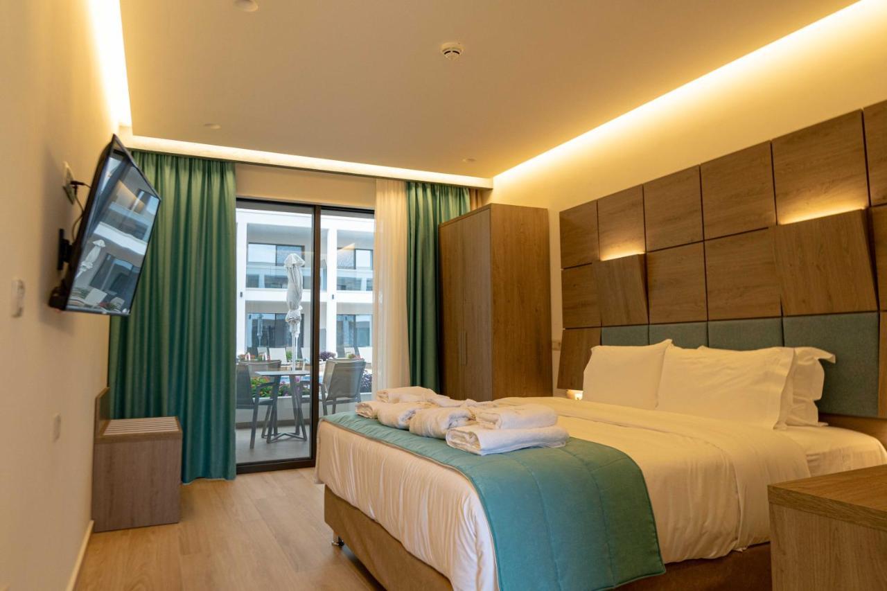 Mirror Hotel Полихроно Екстериор снимка